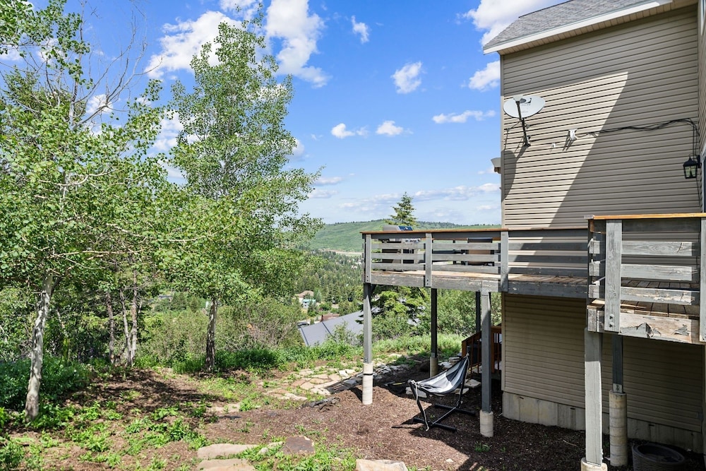 Tranquil Mountain Retreat Scenic Views & Hot Tub 4 Bedroom Home by RedAwning view 5