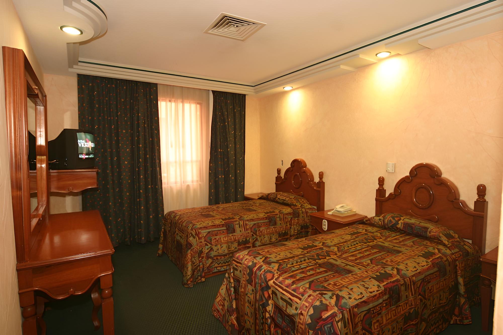Hotel Cantera Real