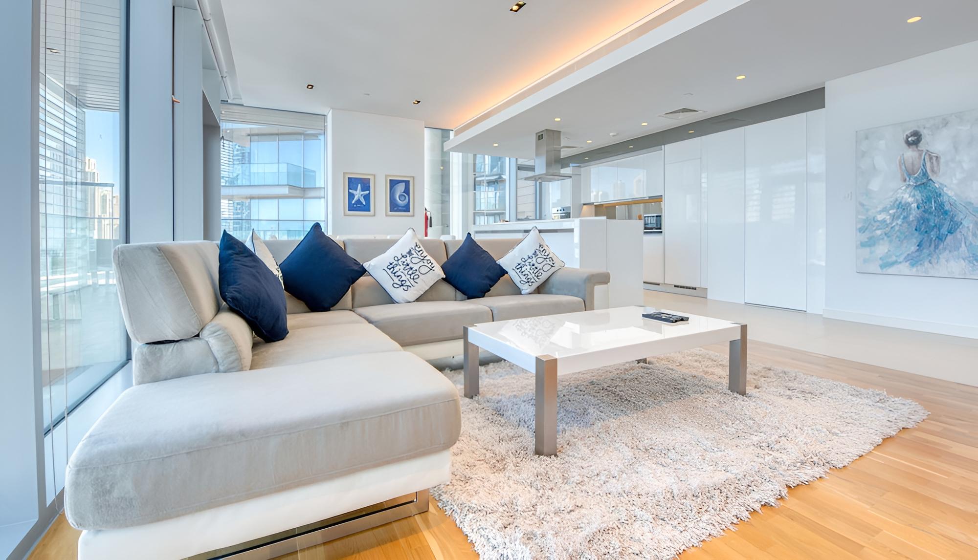 Beautiful Large 3 B/R Apt in BlueWaters Island