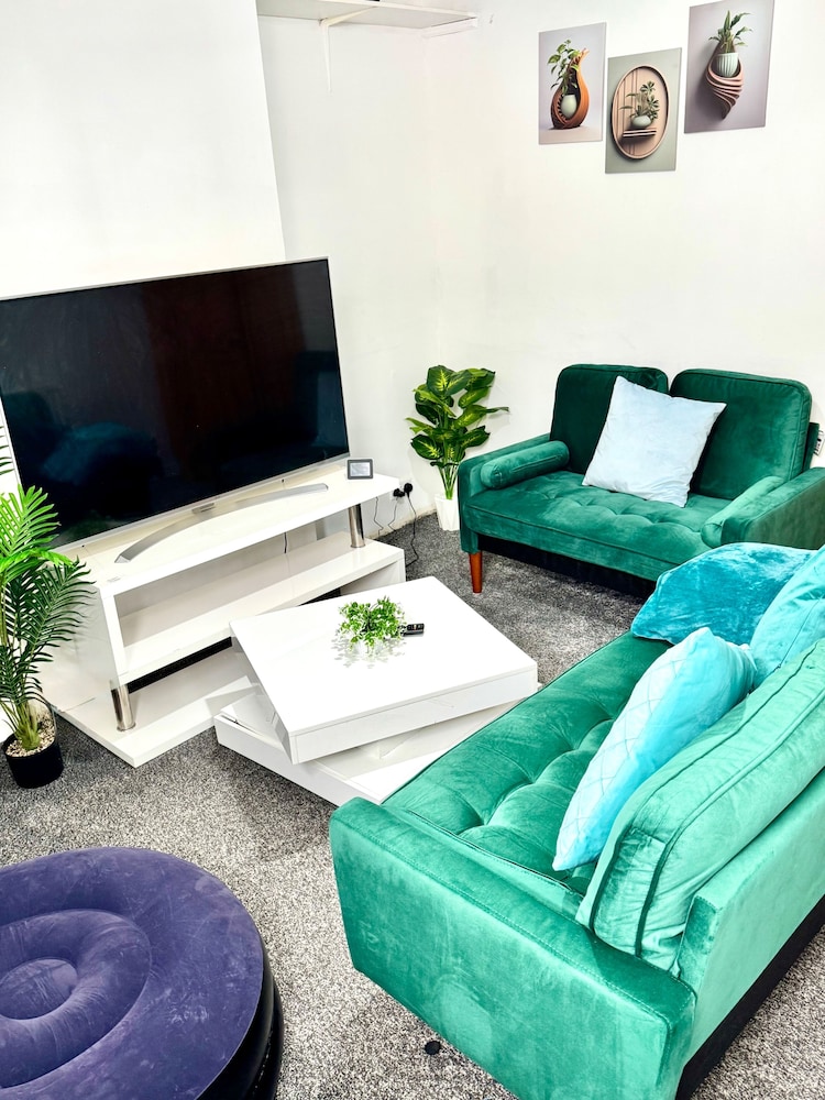 Cosy Leicester Apartment With 2 Bedrooms