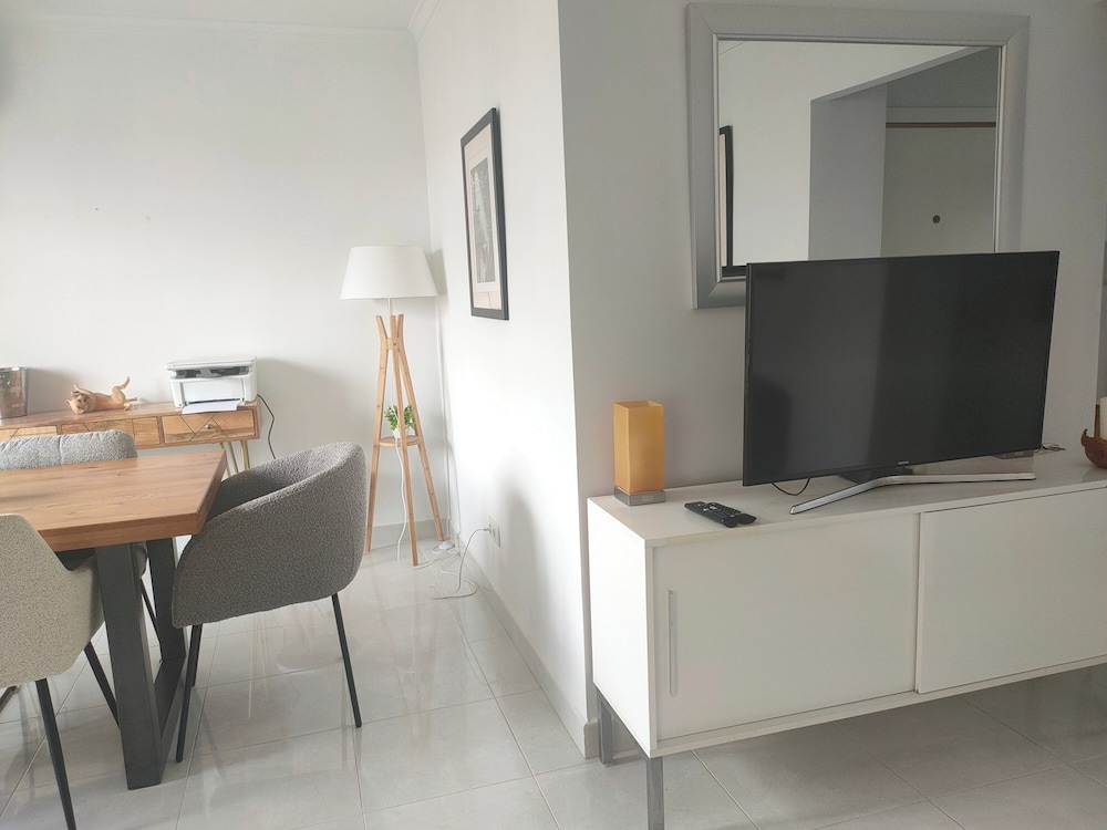 Apartment - Sleeps 4 - Pool - Balcony - Parking