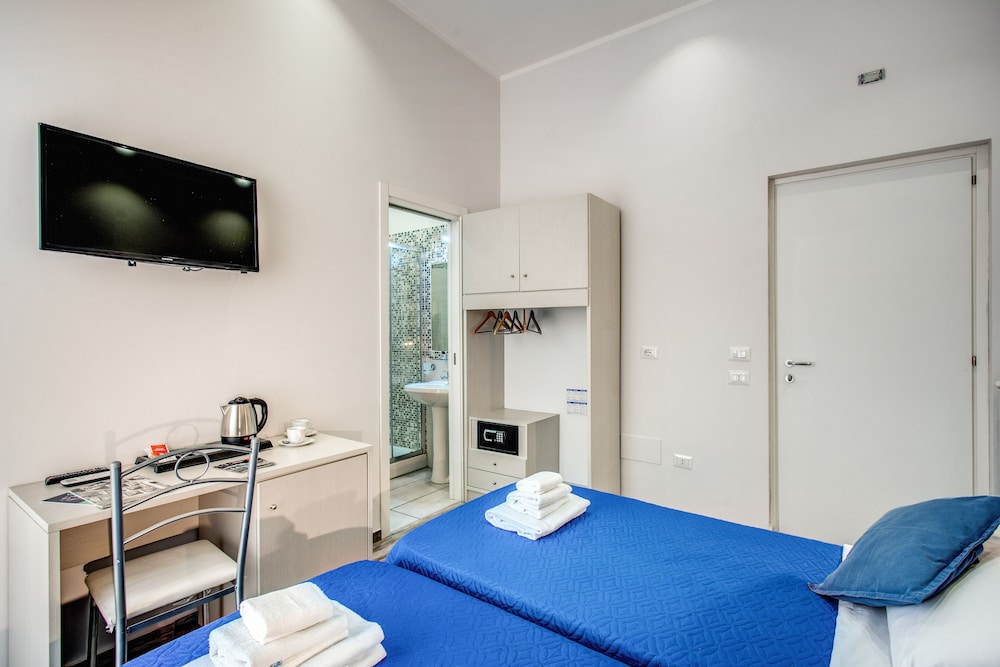 Napoli's Gold Hotel