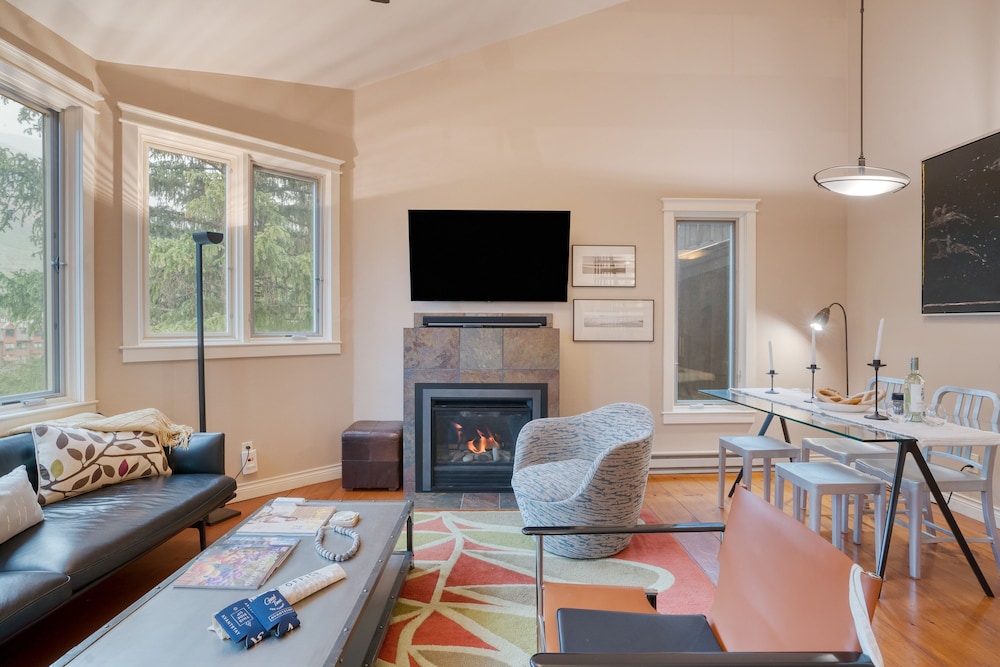 Manitou River House 113 by Avantstay A Location