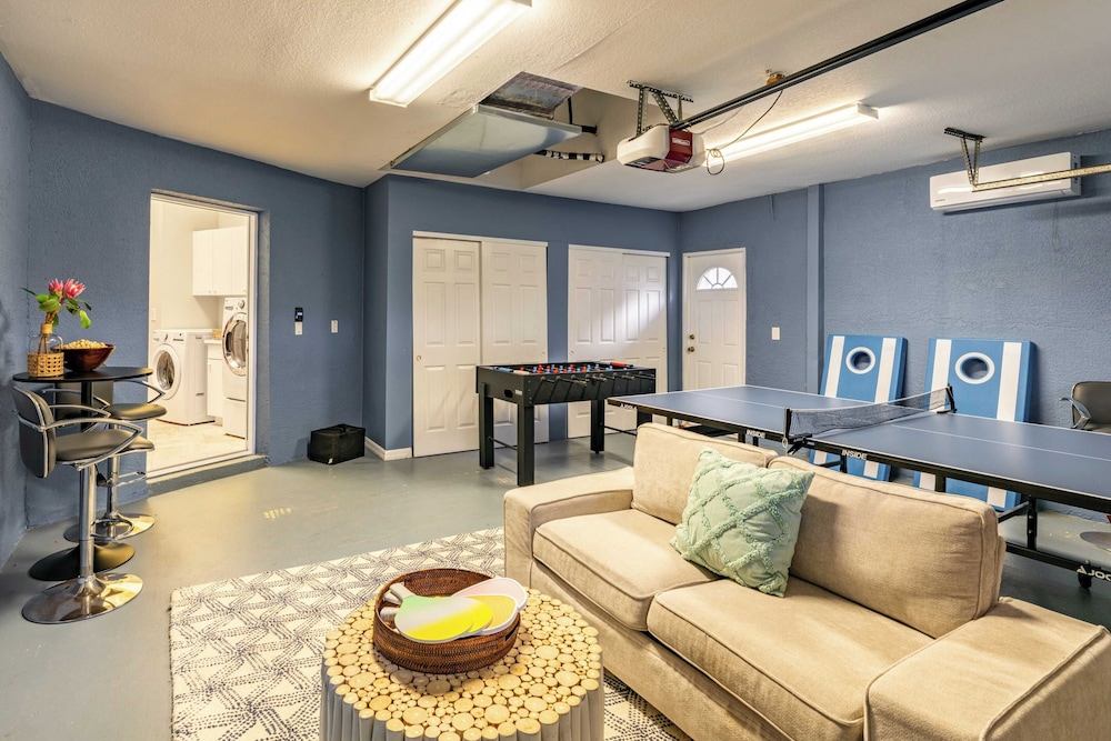 Private Pool, Firepit, Game Room Mins to Beaches + Community Amenities Casa Solara by Avantstay