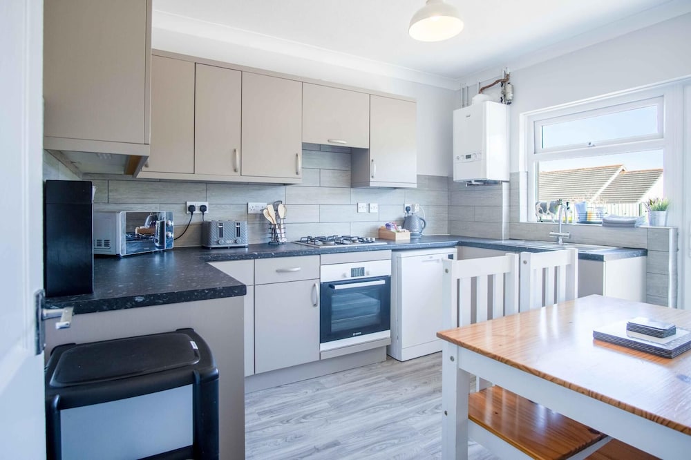 Larkfield - 3 Bedroom Holiday Home - Penally