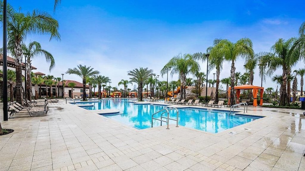 4606 TD - 5BR Townhome Marvel: Private Pool