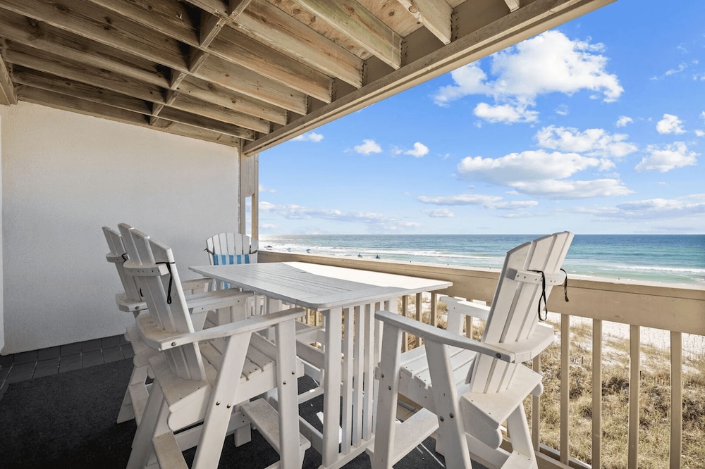 Blue Marlin by Avantstay Beachfront w Views Pool Access Beach Chairs