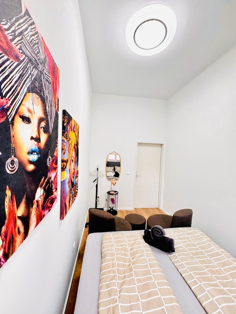 9BR Apt for 18P Walk to Augarten