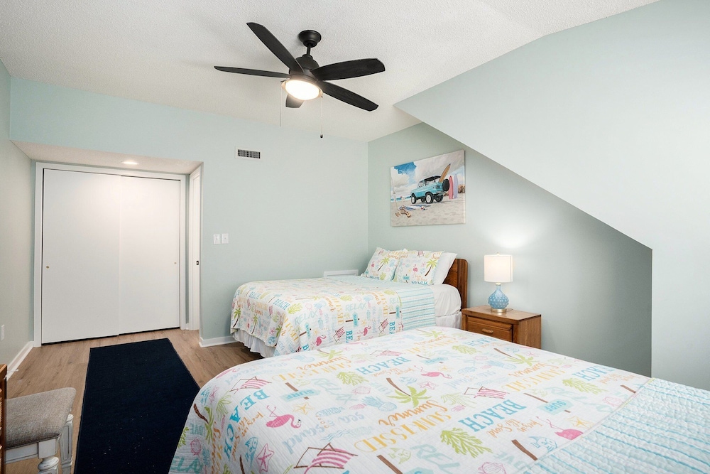 2d West Hyde Park 3 Bedroom Condo