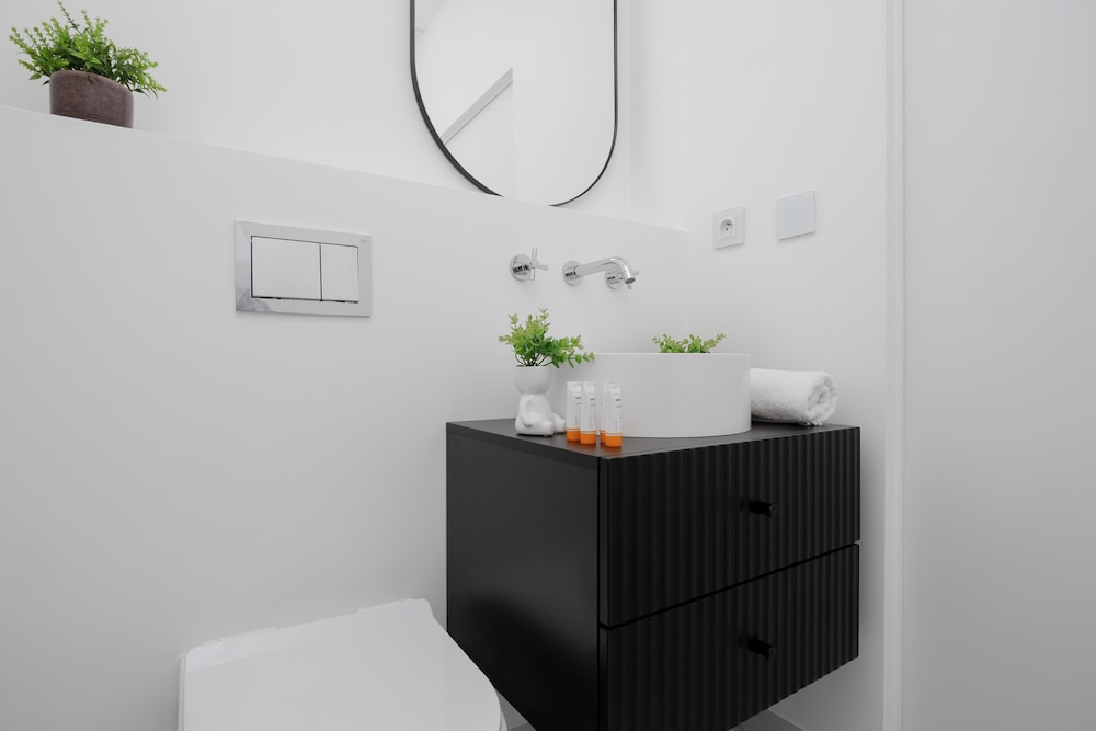 Warsaw Jaktorowska Apartment by Renters