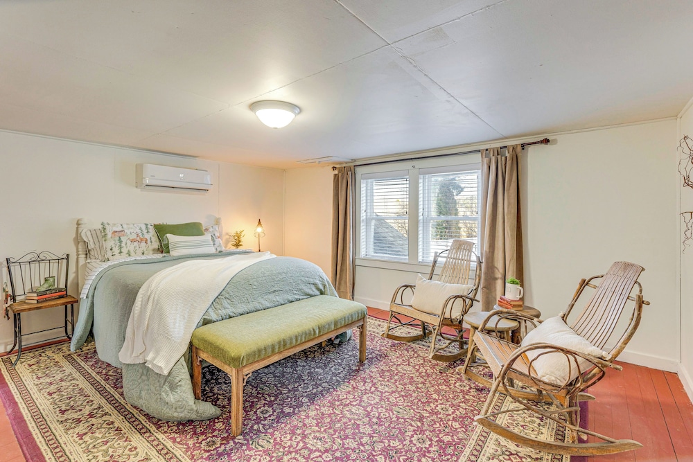 Near Murphy River Walk: Historic Downtown Home!