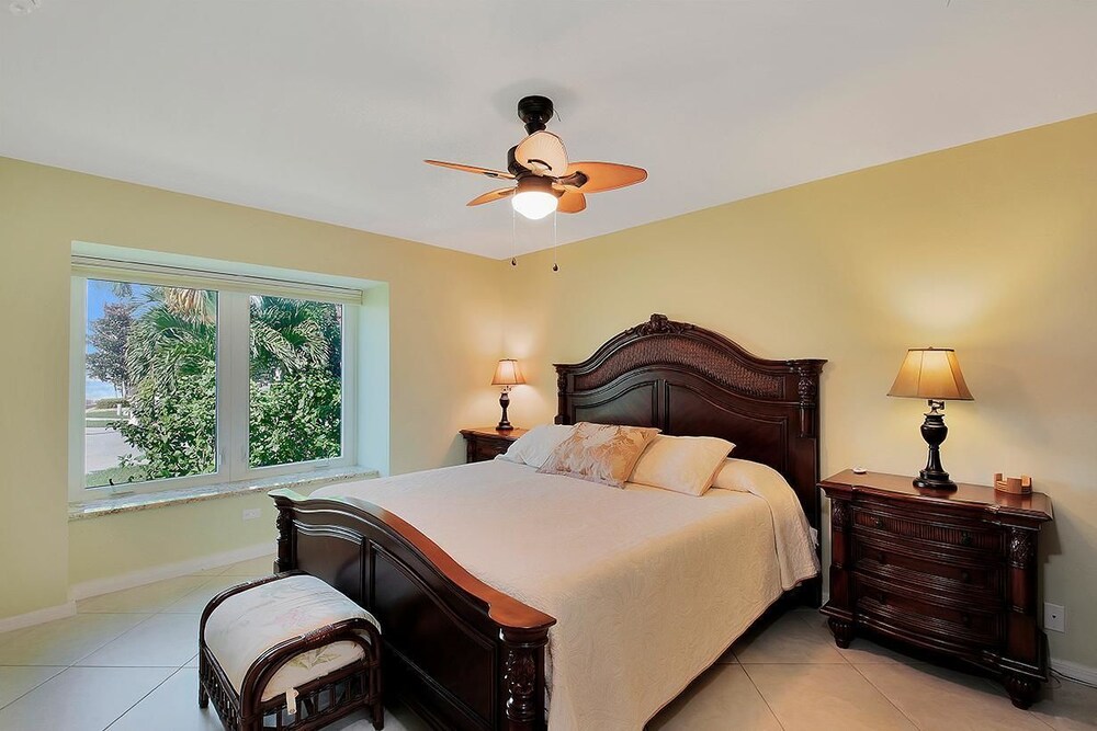 WH1074 3 Bedroom Holiday Home by Marco Naples Vacation Homes