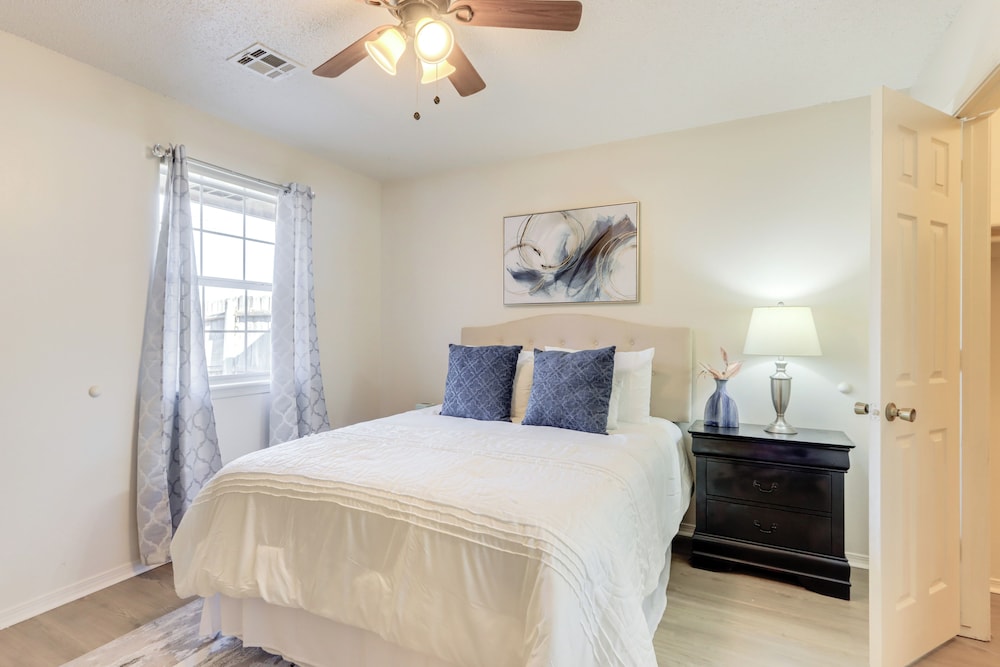 Home w/ Fenced Yard Near Dtwn Rogers!