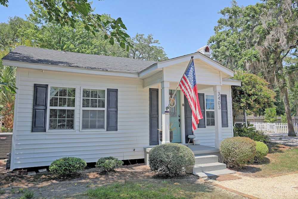 3403 Bannon