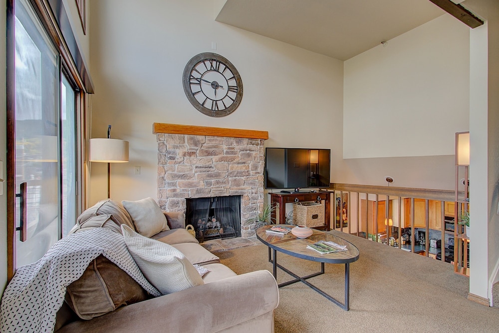 Quittin Time Townhouse Peaceful Mountain Ski-in-ski-out Retreat Close to Town
