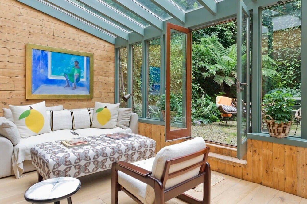 Gorgeous & Grand 5 Bed House, Holland Park