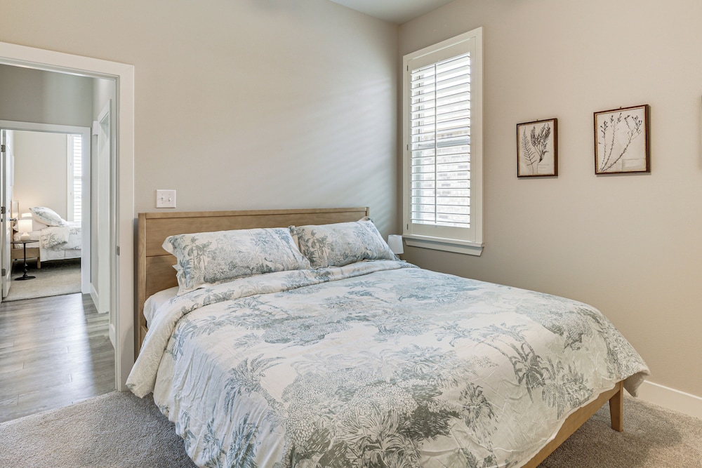 8 Mi to Texas Tech: Spacious Lubbock Home