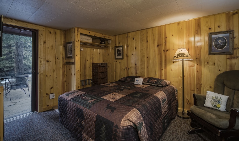Swiftcurrent Lodge and Cottages by the River - Property Image 30