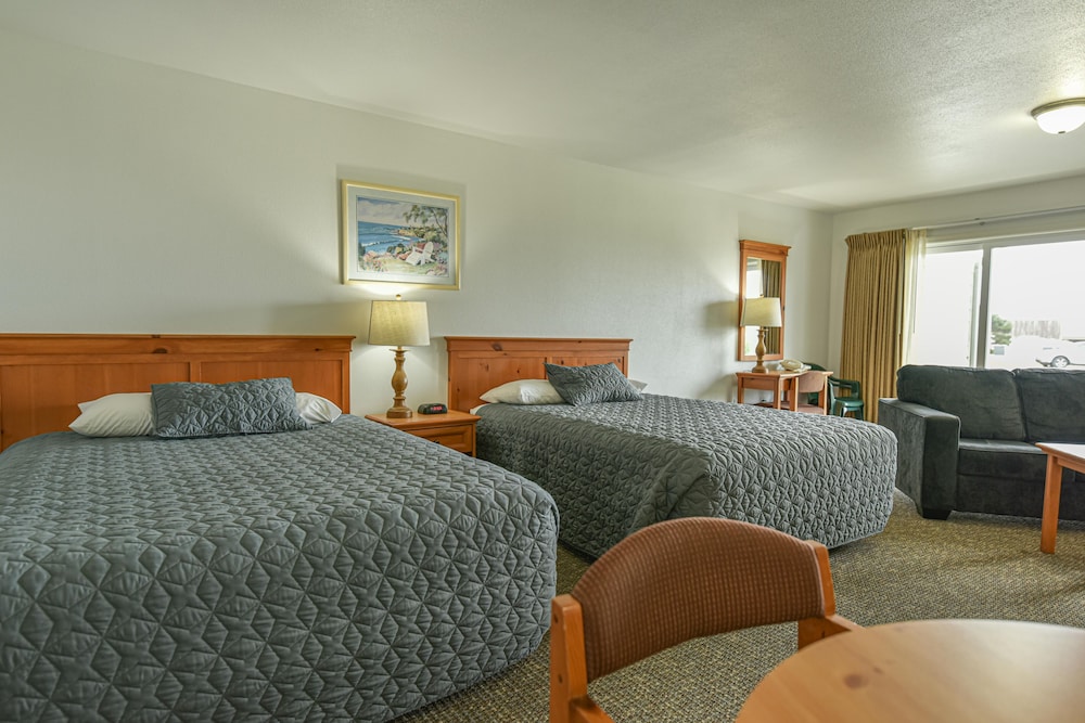 Sunset Oceanfront Lodging