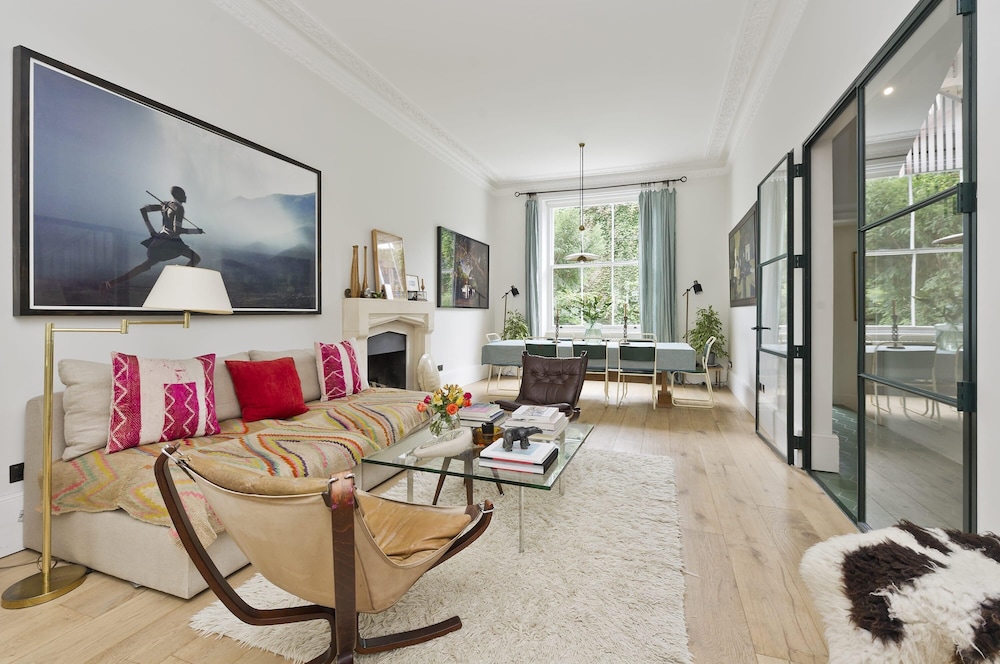 Gorgeous Stylish Interior Designed 5 Bed Home in Holland Park - Superb Location