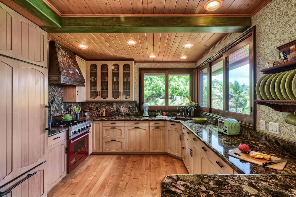Sea Song in Kilauea With 4 Bedrooms and 6 Bathrooms