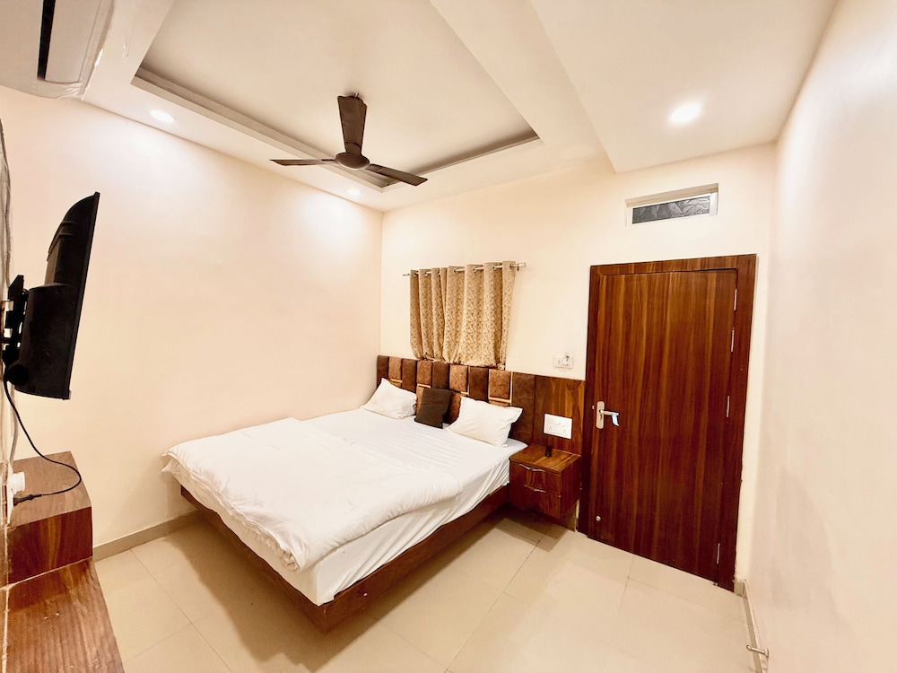 Prime Located Hotel F T Palace