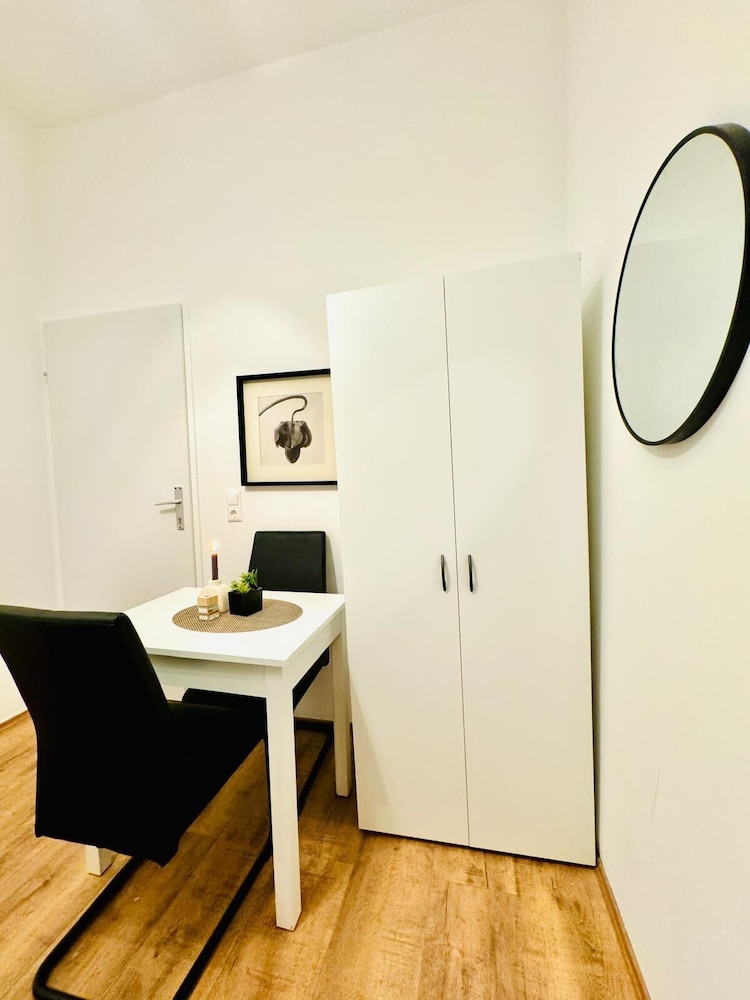 5BR Apt For 10 Walk to Kaufpark Alterlaa