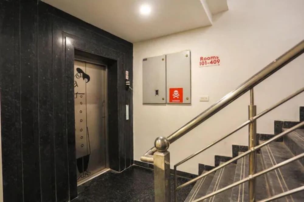 Fabhotel Imperial Residency