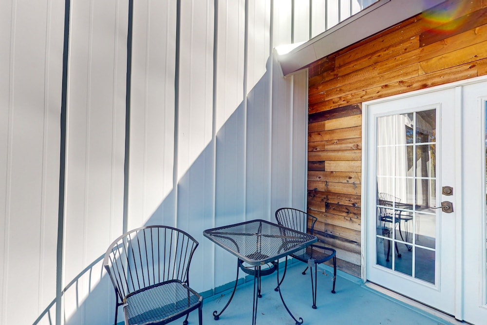 Hillside Hideaway #603