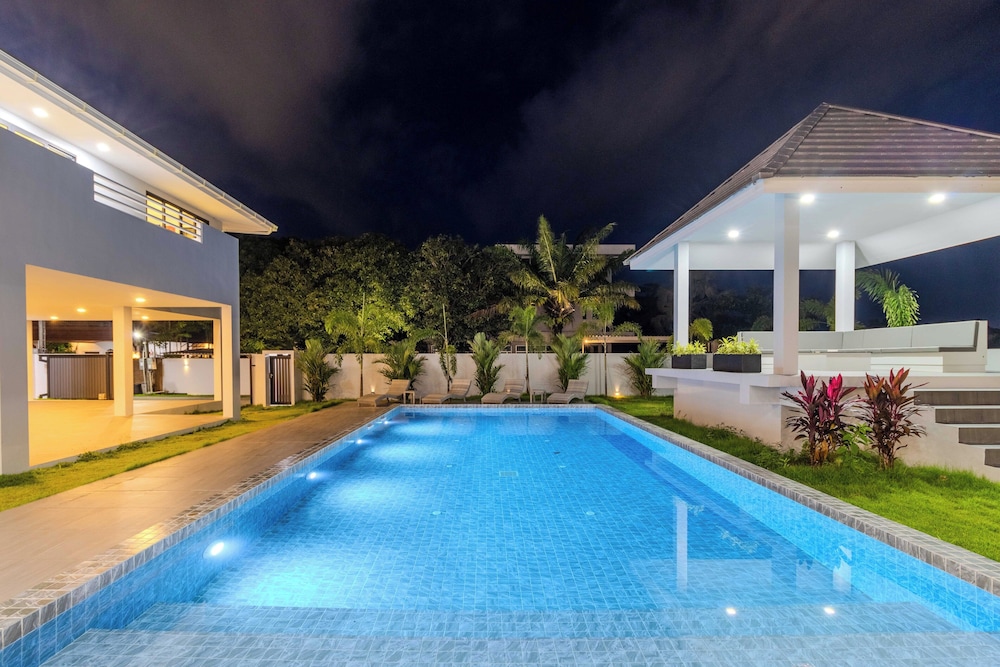 2 Villas 2 Kitchens Huge Pool V258