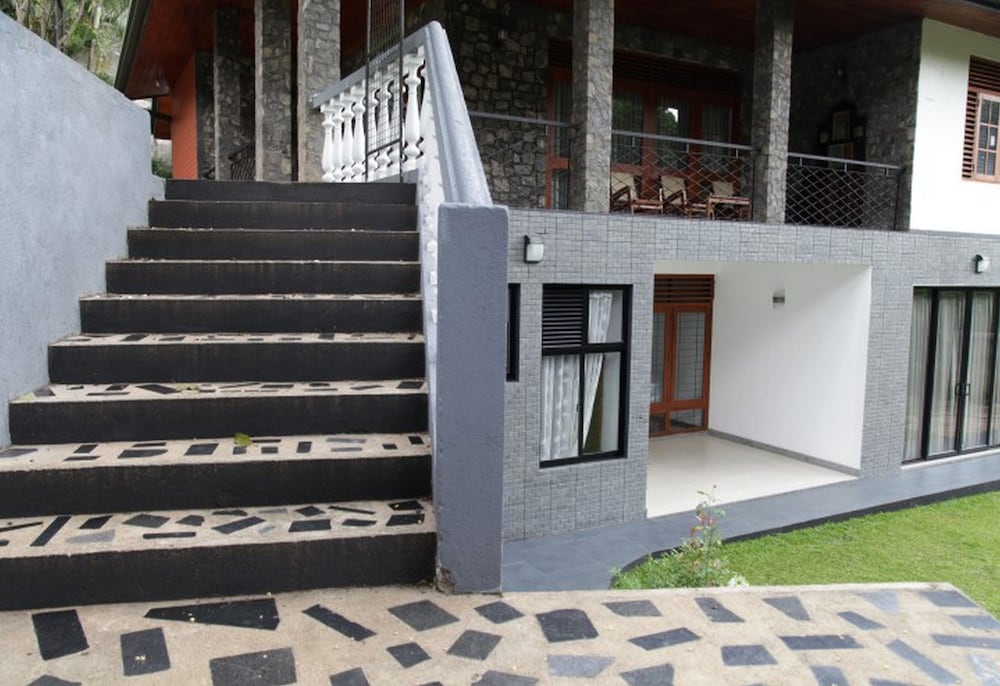 AA Circuit bungalow