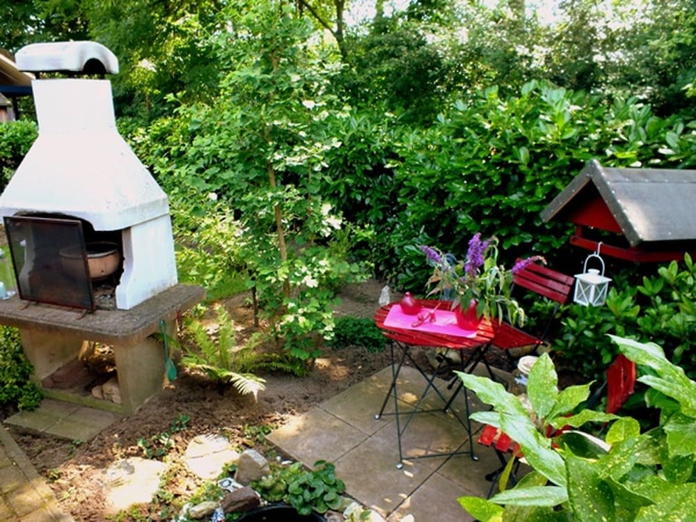 Lush Bungalow in Beek Gem Montferl& with Hot Tub view 3