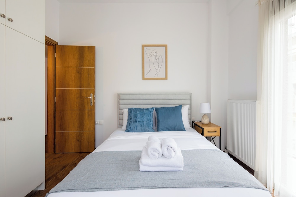 Alex's 2-Bedroom Apartment in Athens