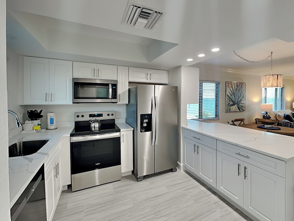 Seaside 4 by Distinctive Beach Rentals
