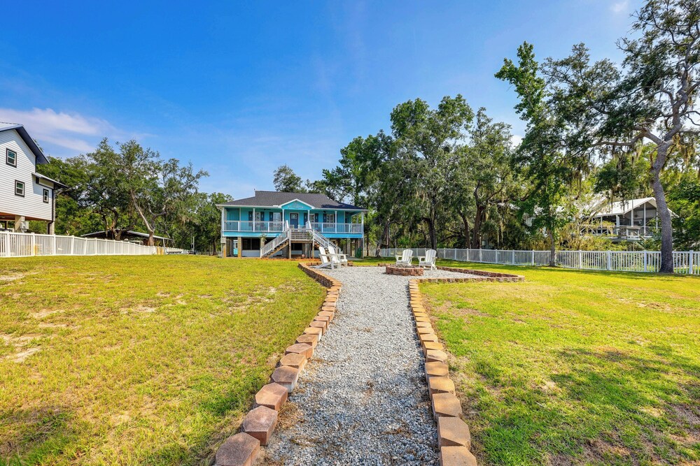 Suwannee River Retreat: Dock & Screened Porch!