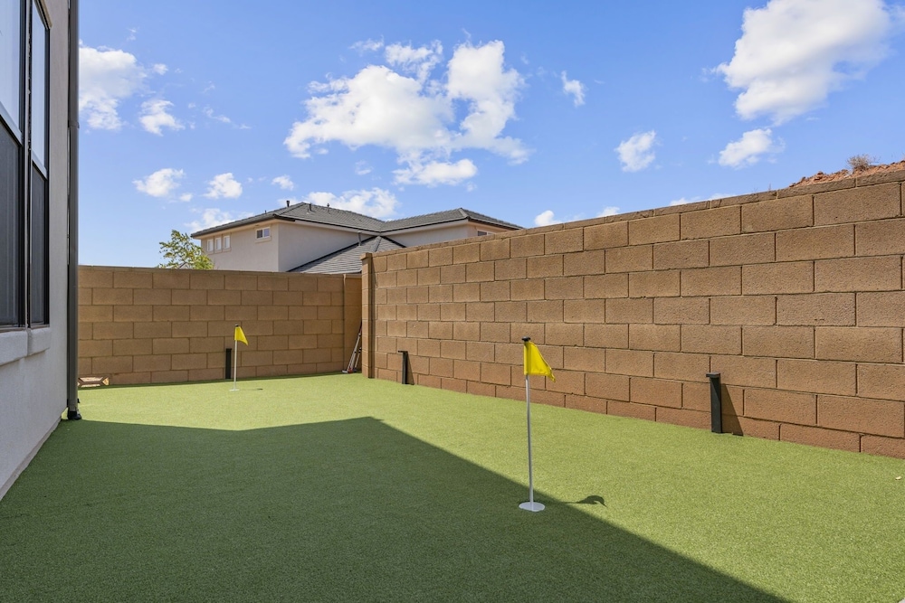 The Splash Yard 5 Bedroom Home