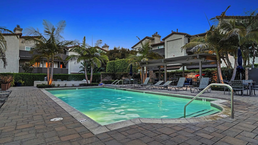 Close to Beach w/ Patio & Resort Amenities The Point at Corniche by Avantstay Str16-0458
