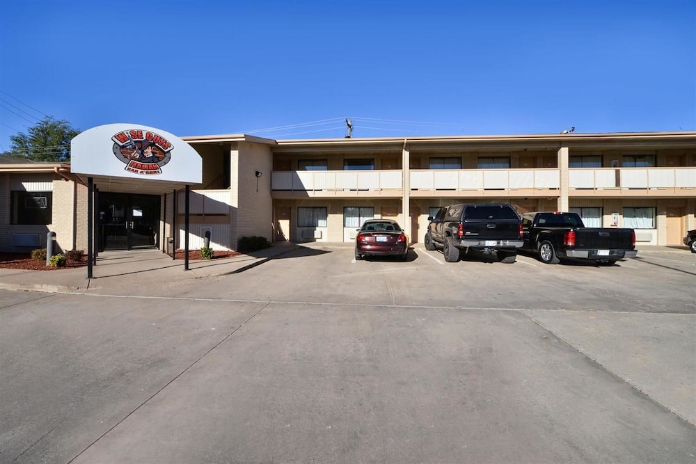 Budget Inn and Suites
