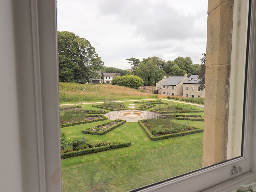 The Alfred Suite Stone Cross Mansion