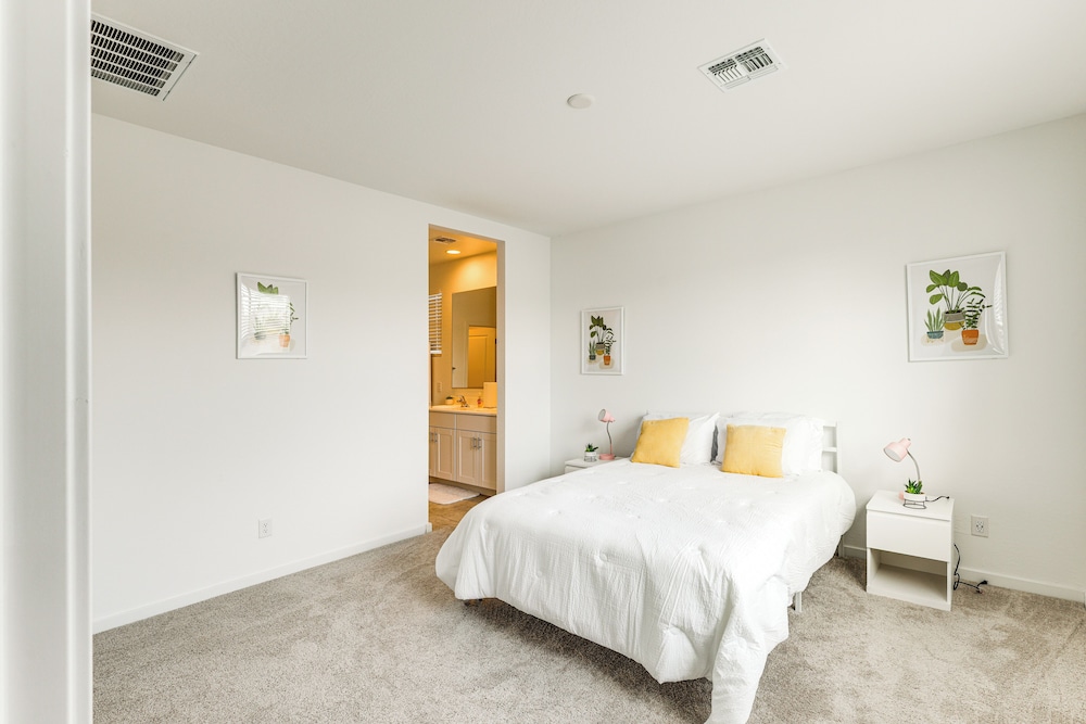 10 Mi to Downtown: Home Near Hiking in Phoenix!
