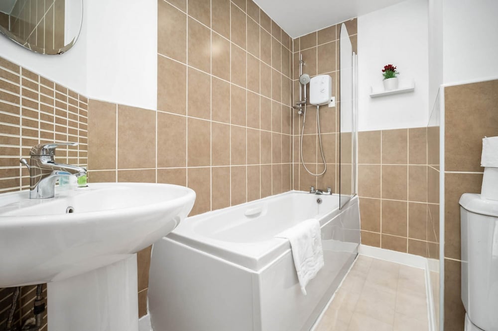 Cute Modern Mews Home in Oldbury