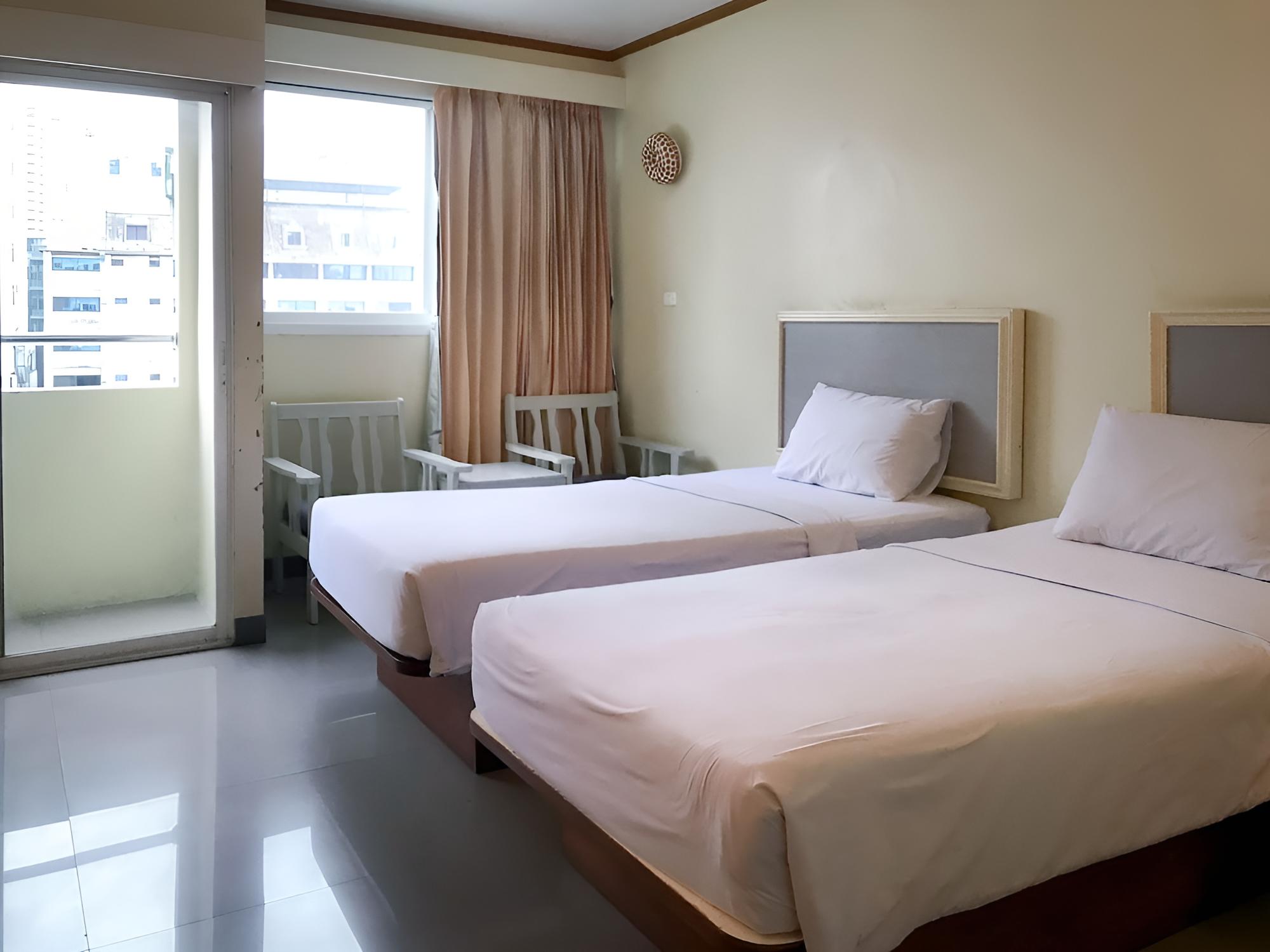 J Two S Pratunam Hotel
