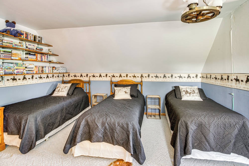 Pioneer-era Retreat in Sanborn w/ Museum Access