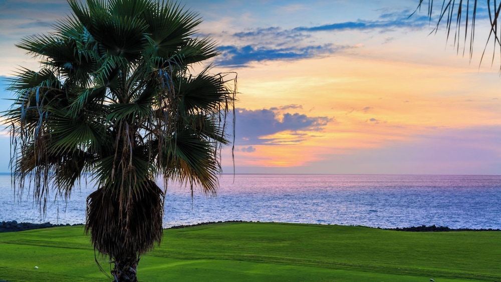 Private Yard and Outdoor Area - AC & Shared Pool - Golf Views - Vrkcv