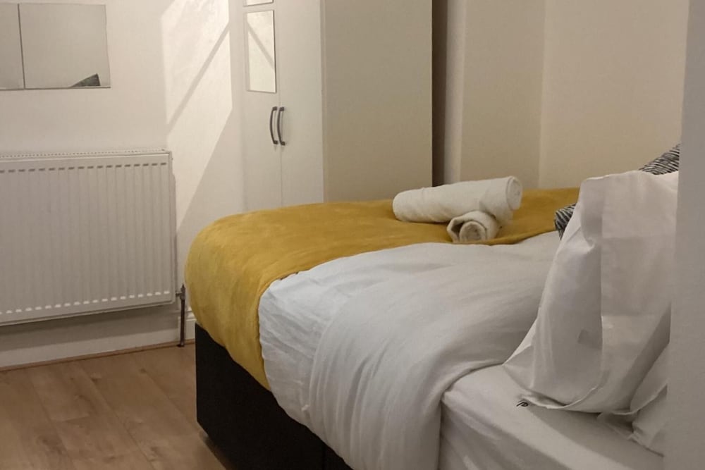 London Heathway Bliss - Spacious 4-bed House