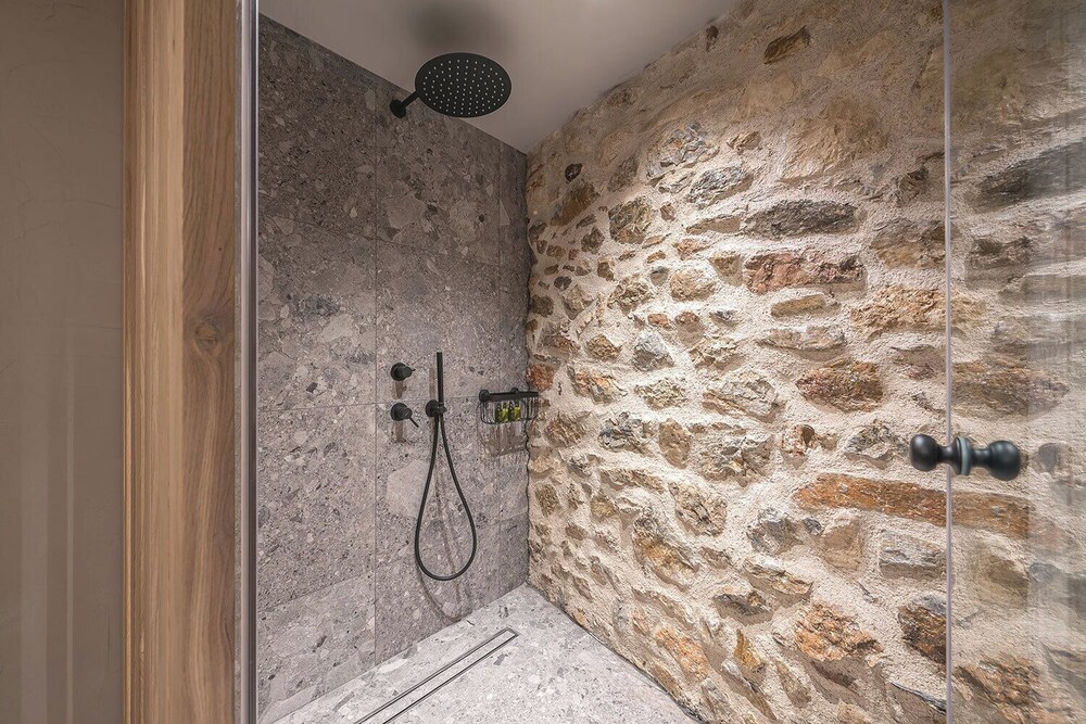 Apollonos 28 Luxury Suites