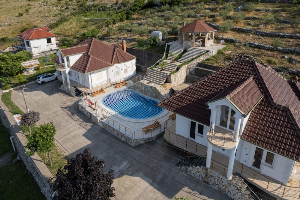 The Lake House 2 in Shkod r
