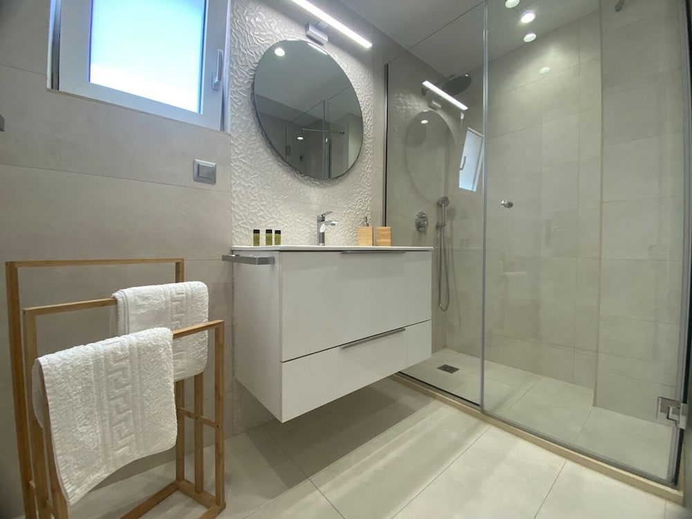 White Dome Apartment I