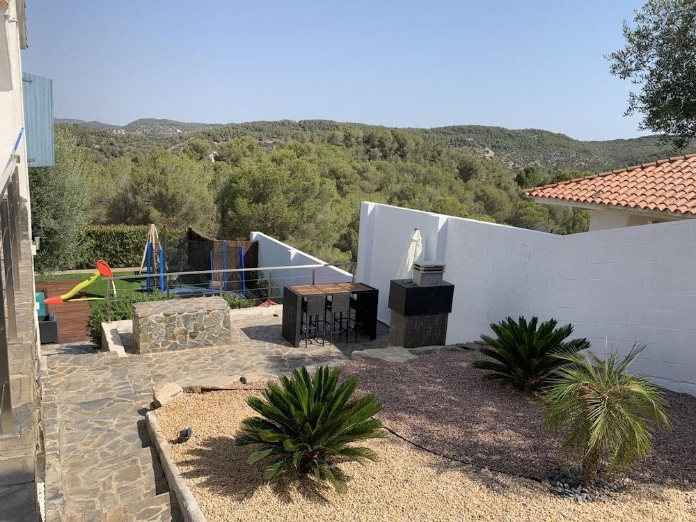 Villa Independiente con Piscina y Vistas