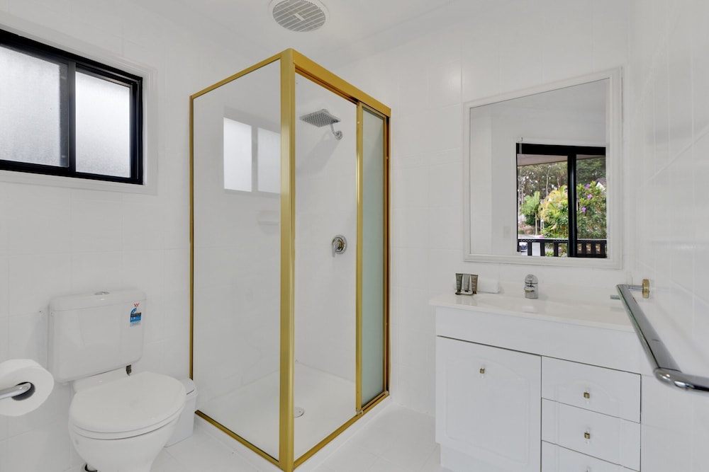 Homely 3-bed Townhouse With Pool & Gym Access